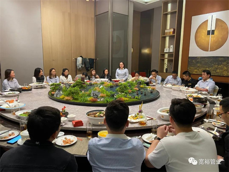 ▲開業(yè)相聚，相談甚歡不在于是否有珍饈百味